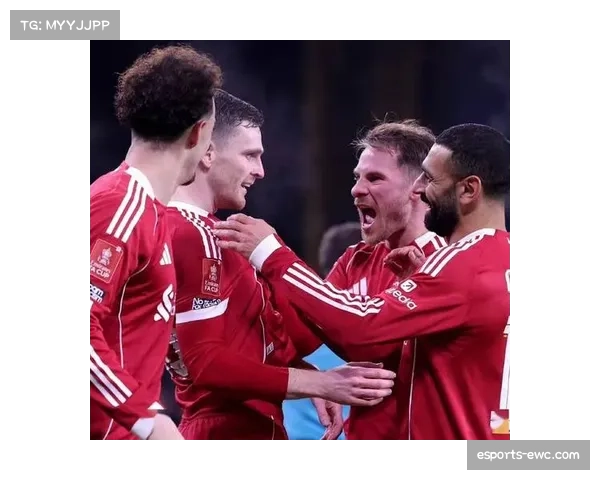 拜仁中场核心接受专访：谈如何在高压下保持传球成功率并做出关键决策